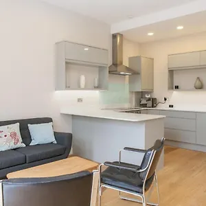https://pass-the-keys-newly-refurbished-flat-with-decked-sun.brighton-hotels-england.com