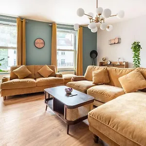 https://apt-harbourside-haven-stylish-retreat-in-hotwell.cardiffhotelswales.com